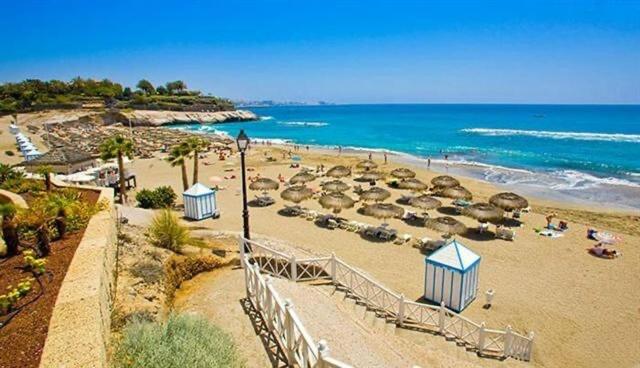 Spacious villa 500 m from the sea! Playa Del Duque - Casa de 4 dormitorios - 57