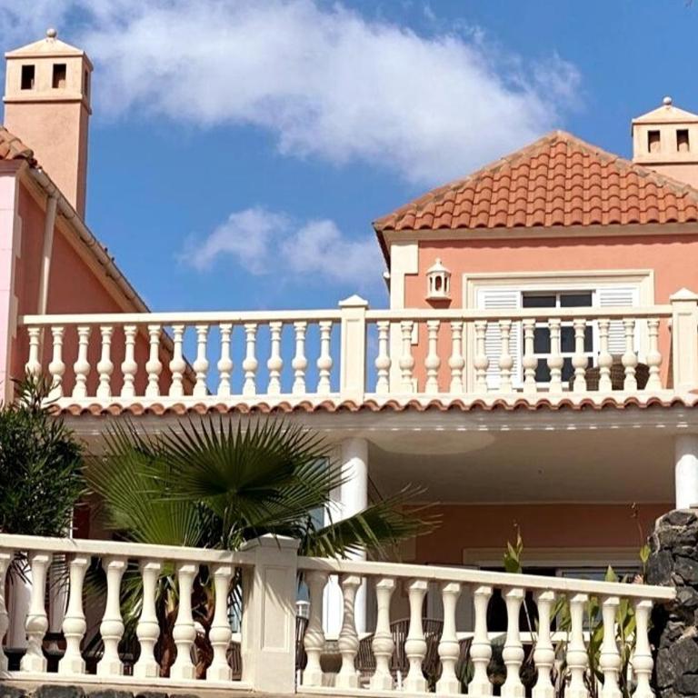 Spacious villa 500 m from the sea! Playa Del Duque - Casa de 4 dormitorios - 60