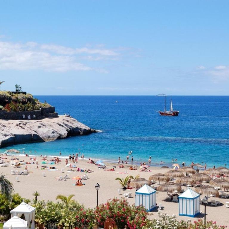 Spacious villa 500 m from the sea! Playa Del Duque - Casa de 4 dormitorios - 62