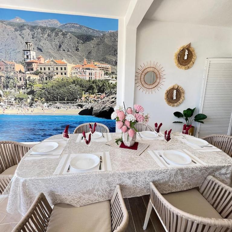 Spacious villa 500 m from the sea! Playa Del Duque - Casa de 4 dormitorios - 65