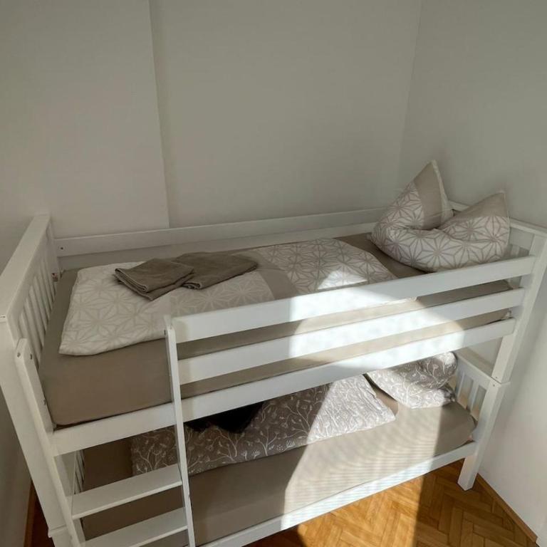 Room in Top 2 Vila Rebuli For 4 people - Vierbettzimmer mit Gemeinschaftsbad - 5