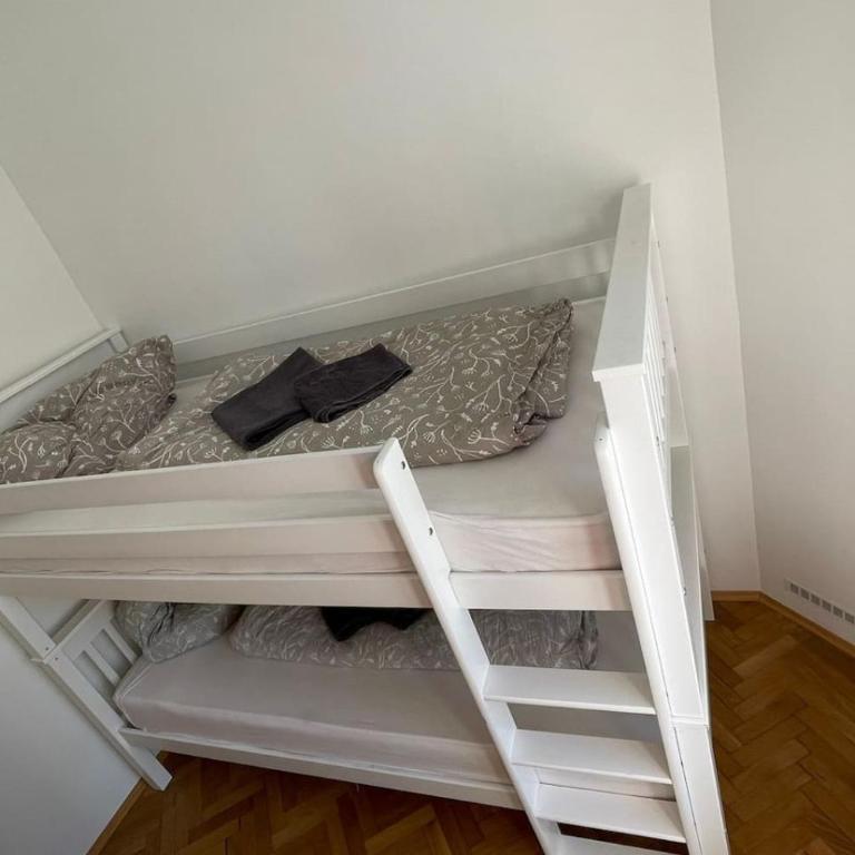 Room in Top 2 Vila Rebuli For 4 people - Vierbettzimmer mit Gemeinschaftsbad - 4