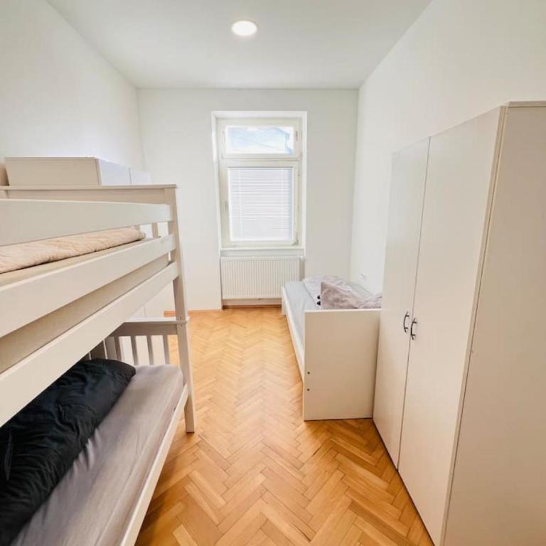 Villa Rebuli - room - zentral leben in der Top3 - Doppelzimmer mit Gemeinschaftsbad - 7