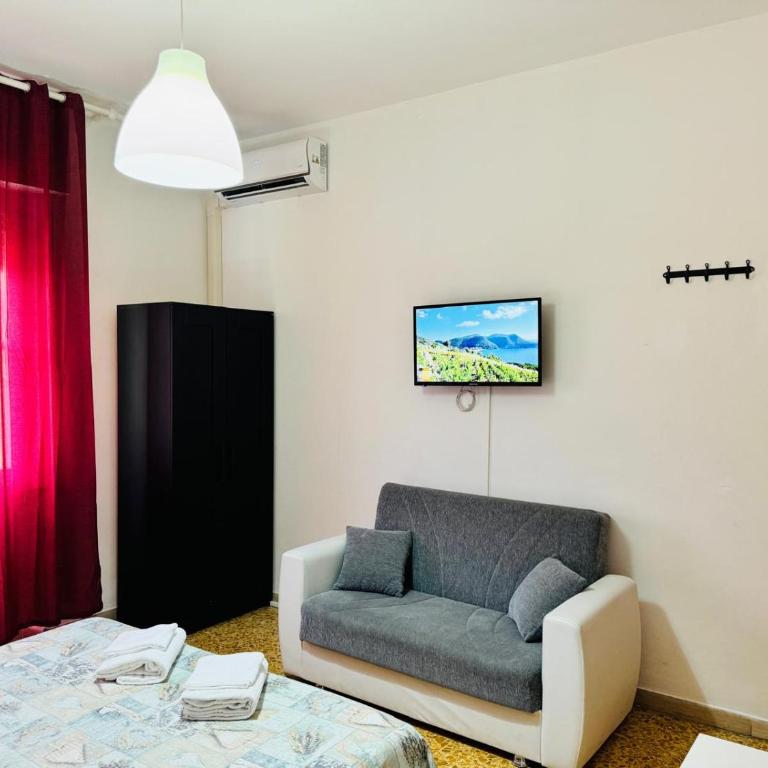 Prime Guest House - Camera Matrimoniale con Bagno in Comune - 5