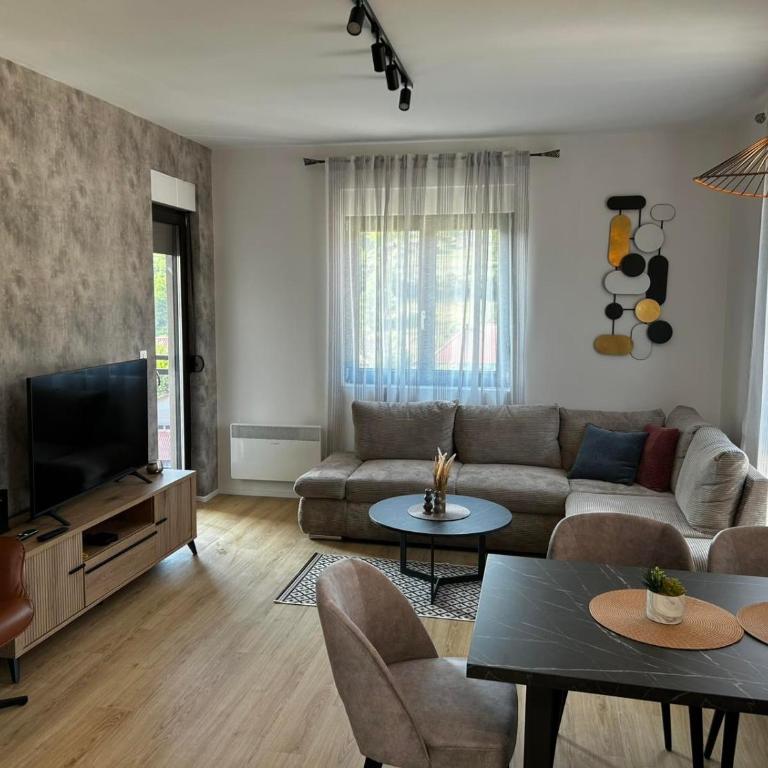 Bjelasica View - Apartman sa 2 Spavaće Sobe i Pogledom na Planinu - 1