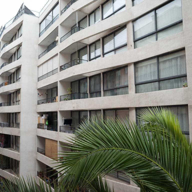 Central 1BR Gem Walk to Metro & More - Apartamento - 24