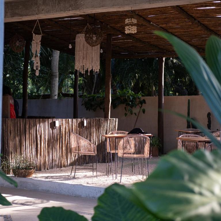 Shamalay - Nomad Experience - Habitación con cama extragrande y vistas a la piscina - 5
