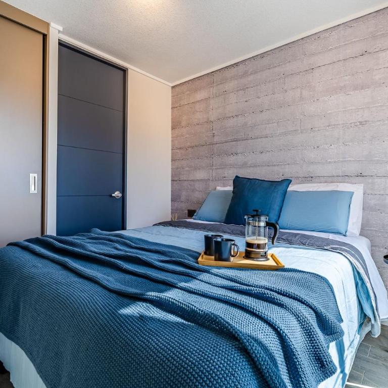 Santa Elvira Apartments - Deluxe One-Bedroom Apartment with City View - 5
