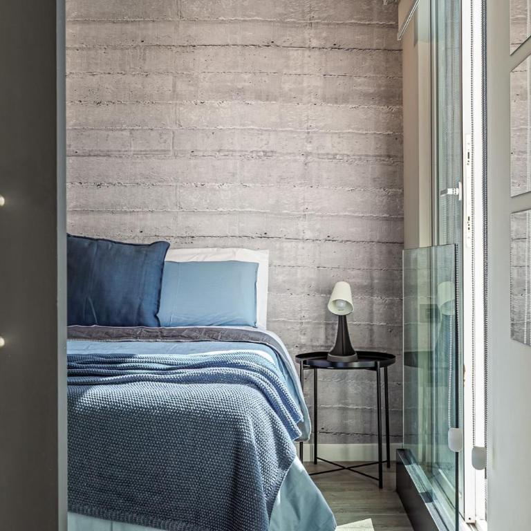 Santa Elvira Apartments - Deluxe One-Bedroom Apartment with City View - 8