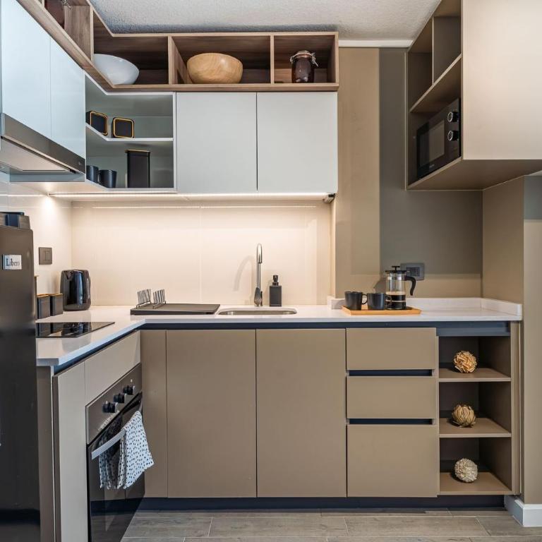 Santa Elvira Apartments - Deluxe One-Bedroom Apartment with City View - 11