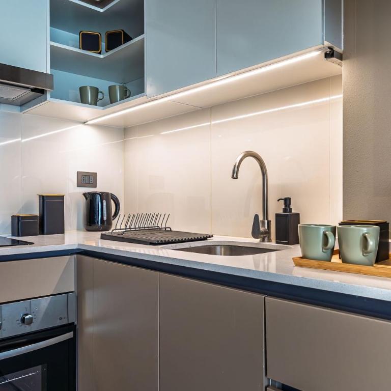 Santa Elvira Apartments - Deluxe One-Bedroom Apartment - 25