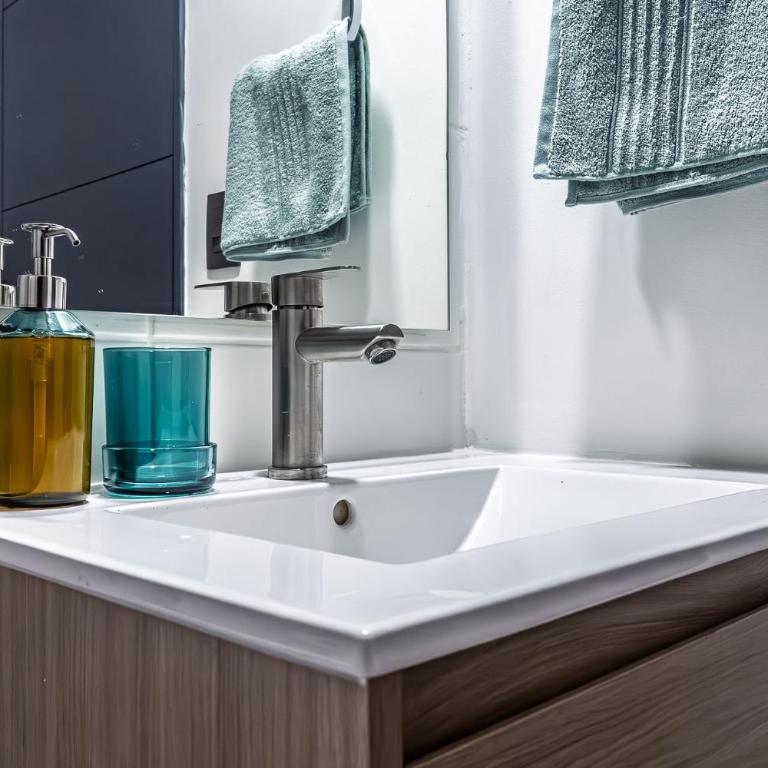 Santa Elvira Apartments - Deluxe One-Bedroom Apartment - 27