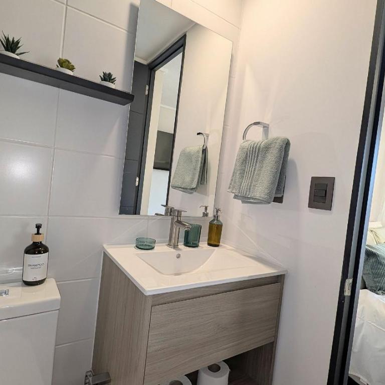 Santa Elvira Apartments - Deluxe One-Bedroom Apartment - 28
