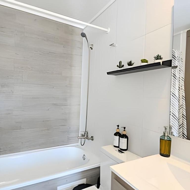 Santa Elvira Apartments - Deluxe One-Bedroom Apartment - 43