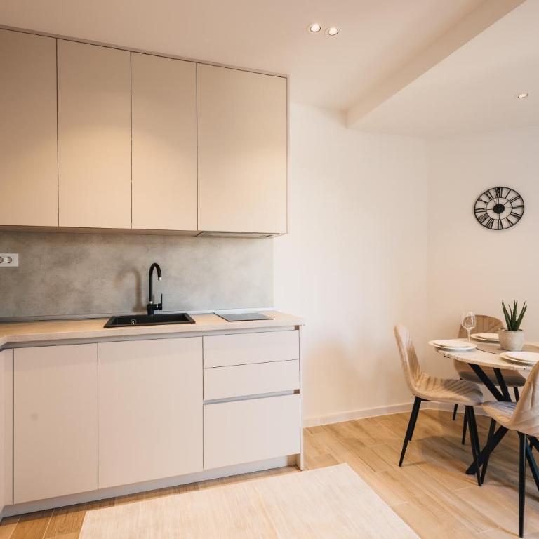 Dani Deluxe Apartments - One-Bedroom Apartment - 6