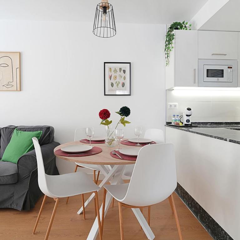 GALIHOST - Apartamentos con parking frente a la playa - Two-Bedroom Apartment with Terrace - 24