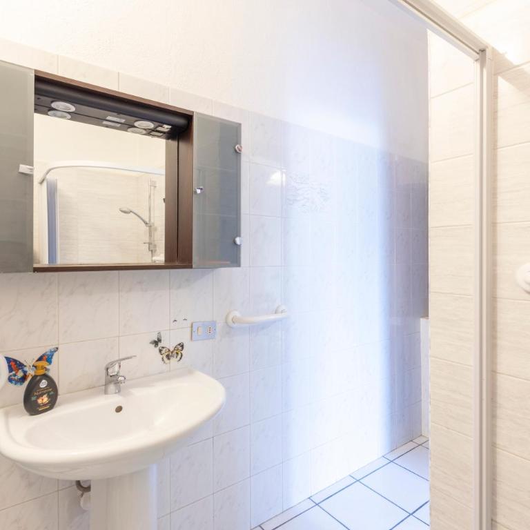 Villabella - Three-Bedroom House - 18