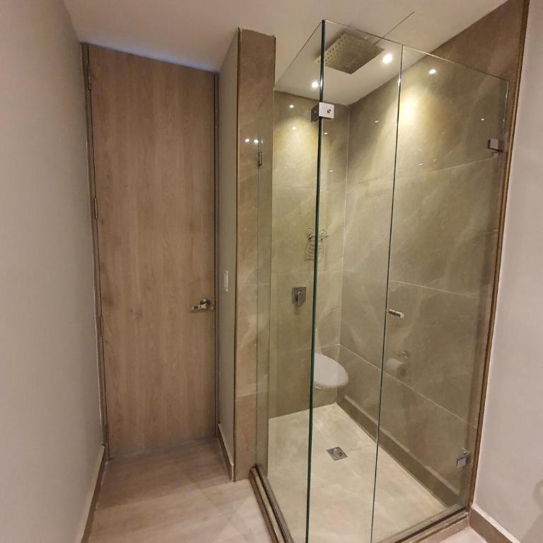 Apartamento con balcón y vista al lago - One-Bedroom Apartment - 12