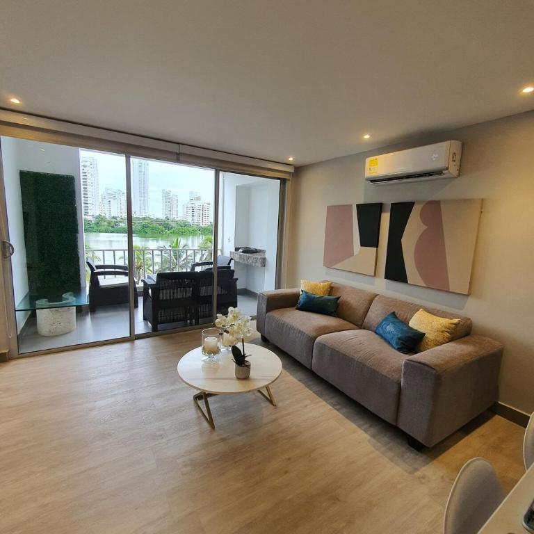 Apartamento con balcón y vista al lago - One-Bedroom Apartment - 2