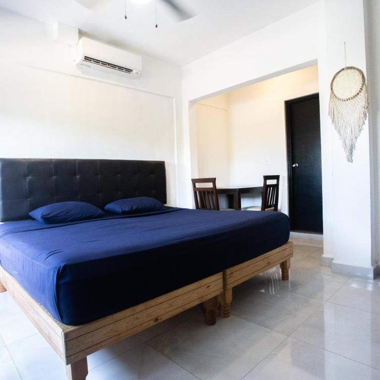 Maui Hostels Playa del Carmen - Deluxe Queen Studio - 4