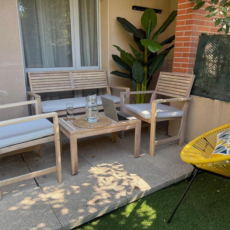 Appartement calme Borderouge - 2 pers - Wi-Fi haut débit, parking privé, métro et commerces à 5 mn - Idéal séjour pro ou détente à Toulouse - One-Bedroom Apartment - 9