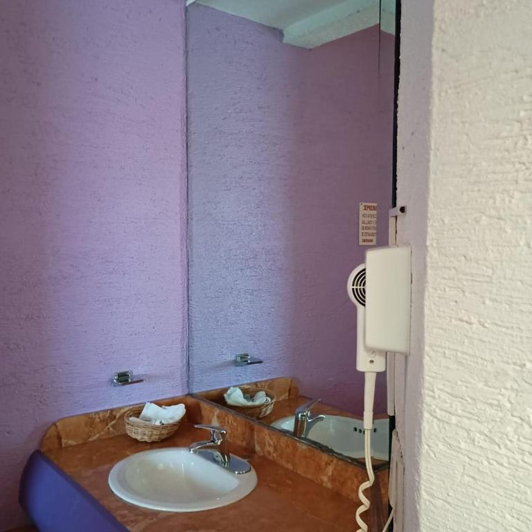 Cerezas - Double Room with Private Bathroom - 2