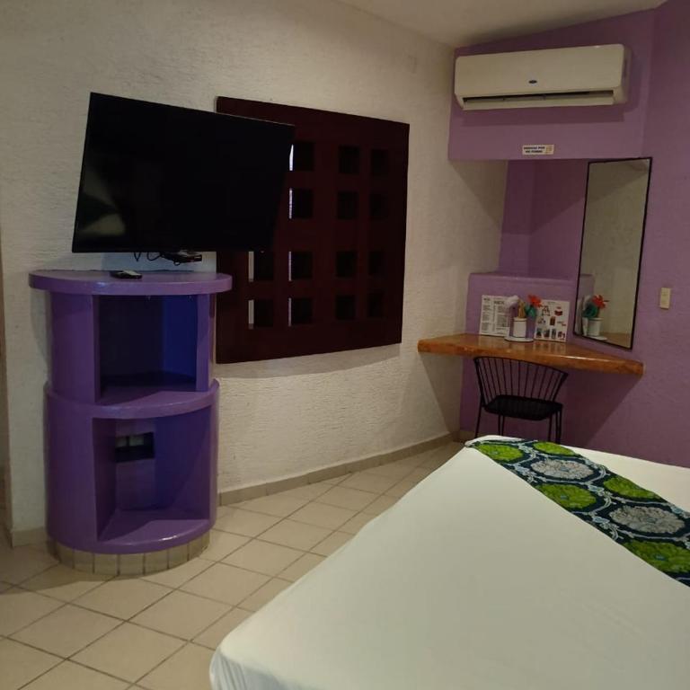 Cerezas - Double Room with Private Bathroom - 3