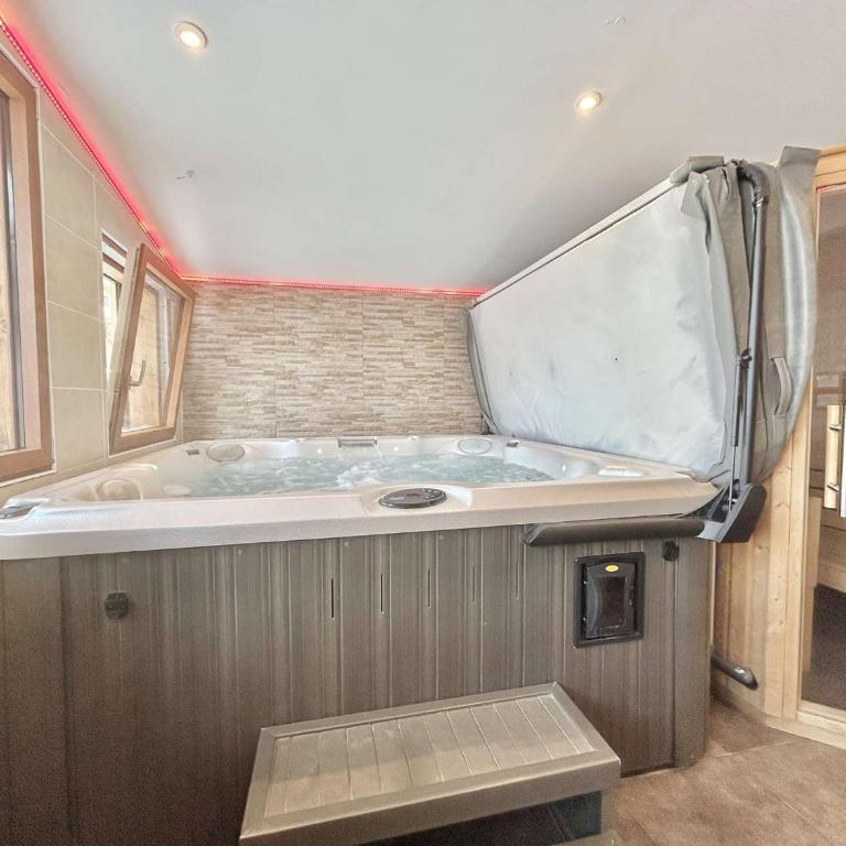 Chalet indépendant avec spa, sauna et cheminée à Notre-Dame-de-Bellecombe - 10 pers - Chalet 3 Chambres - 28