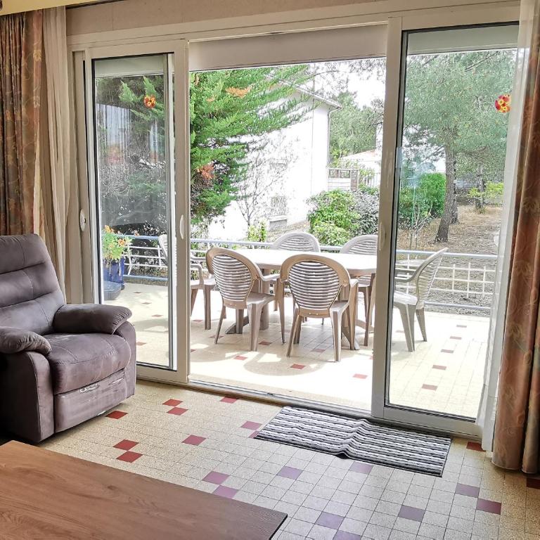 Maison 3 chambres, 150 m de la plage, 4/6 pers, WI-FI, terrasse, parking, proche commerces, La Tranche sur Mer - FR-1-194-370 - Casa de vacaciones (6 adultos) - 4