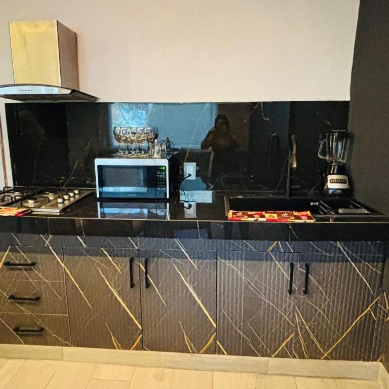 Depa Frente al aeropuerto hasta 12 Huéspedes - Three-Bedroom Apartment - 6