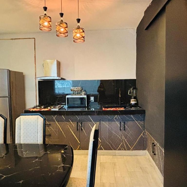 Depa Frente al aeropuerto hasta 12 Huéspedes - Three-Bedroom Apartment - 4