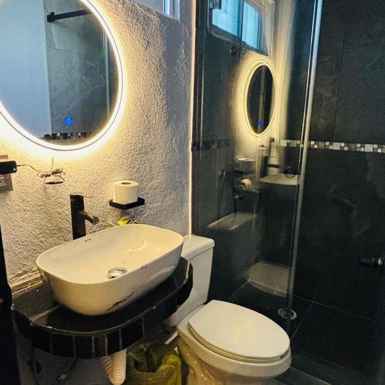 Depa Frente al aeropuerto hasta 12 Huéspedes - Three-Bedroom Apartment - 8
