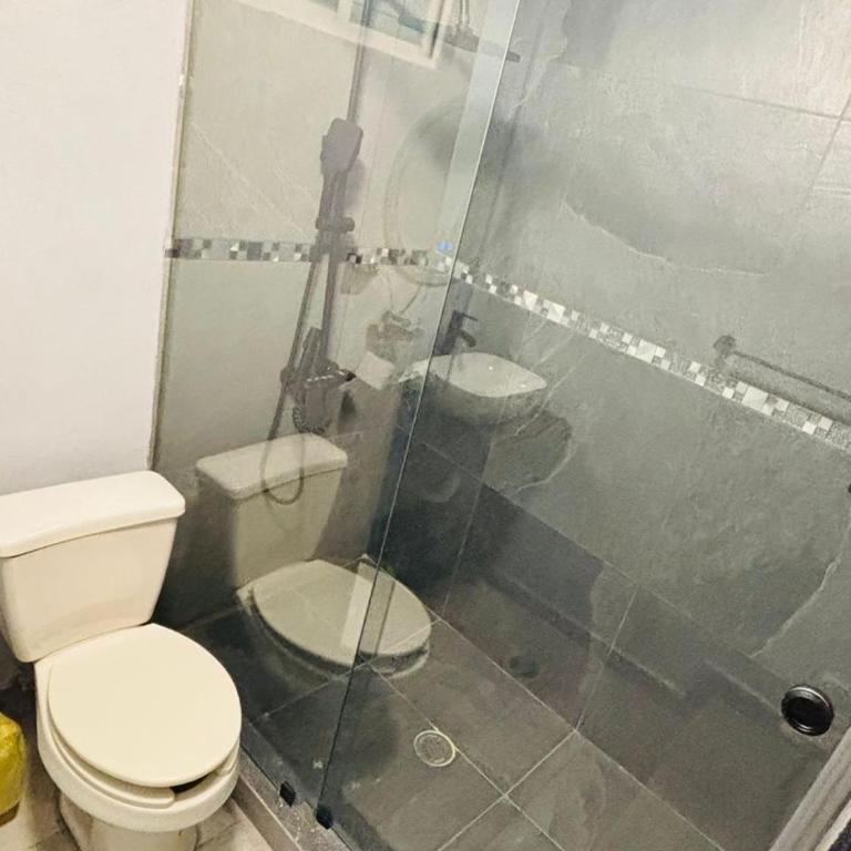 Depa Frente al aeropuerto hasta 12 Huéspedes - Three-Bedroom Apartment - 10