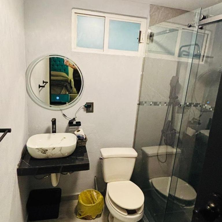 Depa Frente al aeropuerto hasta 12 Huéspedes - Three-Bedroom Apartment - 12