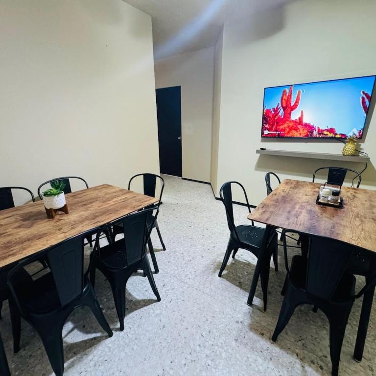 Centrally located and spacious residence for up to 30 people! - Casa de 7 dormitorios - 14