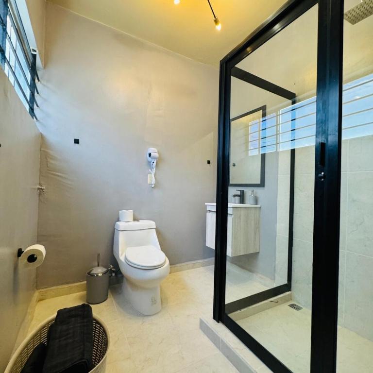 Centrally located and spacious residence for up to 30 people! - Casa de 7 dormitorios - 17