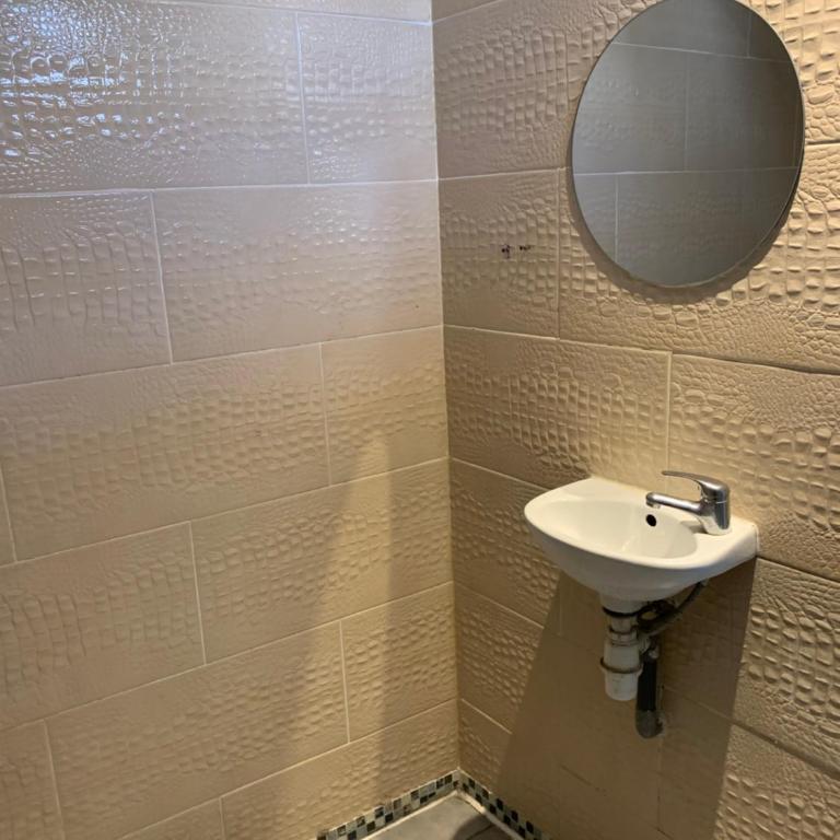 Hôtel Le Capitol - Double Room with Private Bathroom - 4