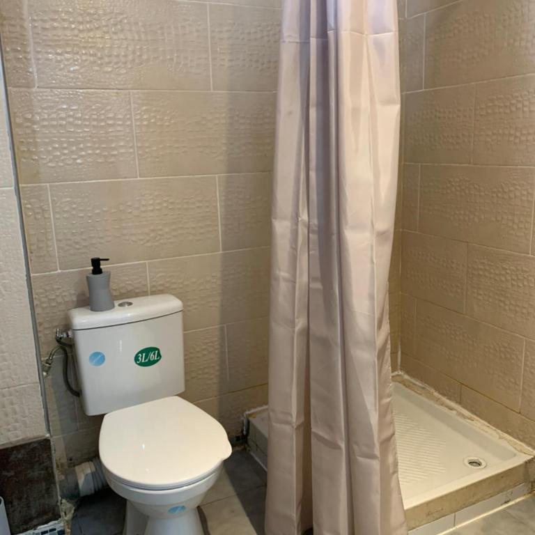 Hôtel Le Capitol - Double Room with Private Bathroom - 3