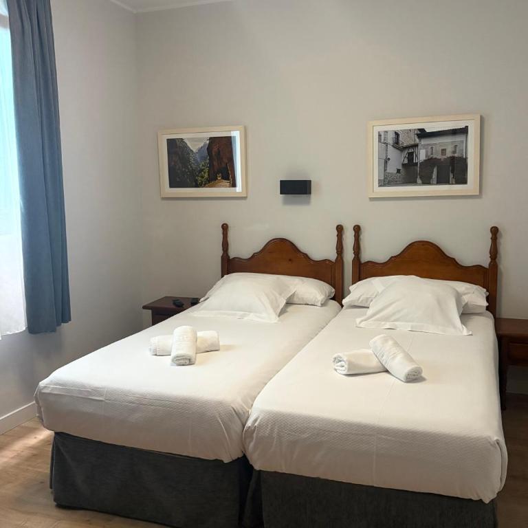 Hotel Puerto de Llanes - Double Room - Interior Facing - 11