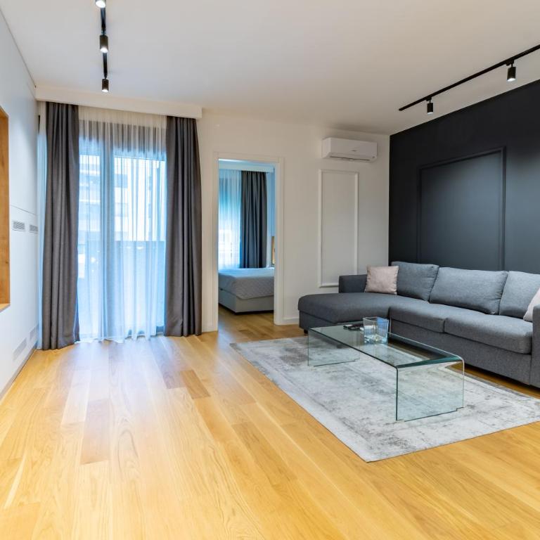 Park Vila Apartments - Classic One-Bedroom Apartment with King Bed - 13