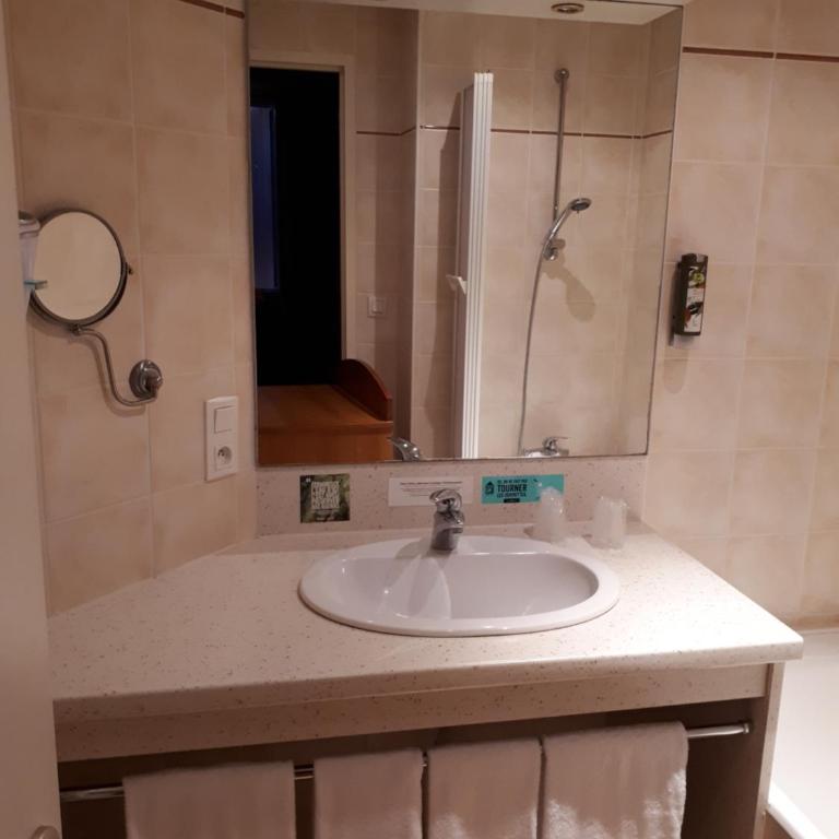 Logis Hôtel Le Céans - Chambre Double avec Baignoire - 1