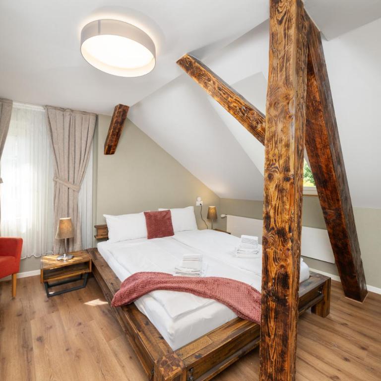BetweenTheLakes Penthouse - One-Bedroom Apartment - 1