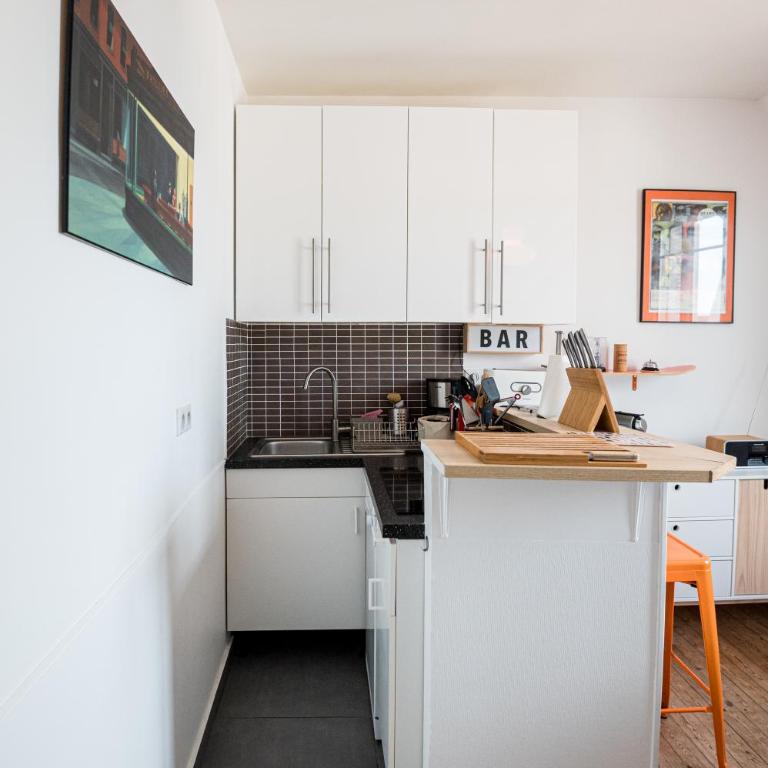 DUPLEX villa ancienne, 59 m2 , vue mer et plein centre! - Two-Bedroom Apartment - 2