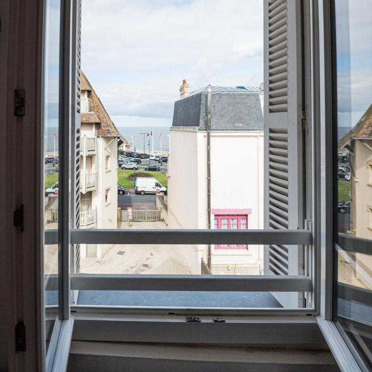 DUPLEX villa ancienne, 59 m2 , vue mer et plein centre! - Two-Bedroom Apartment - 9