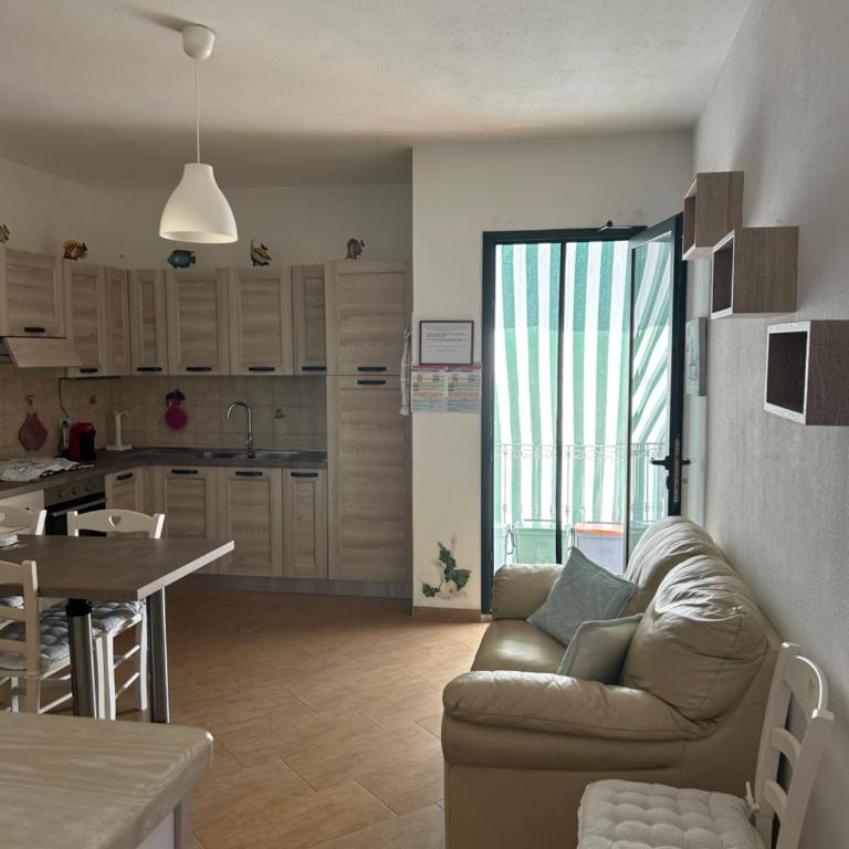 Casa vacanza Elyson - Three-Bedroom Apartment with Balcony - 24