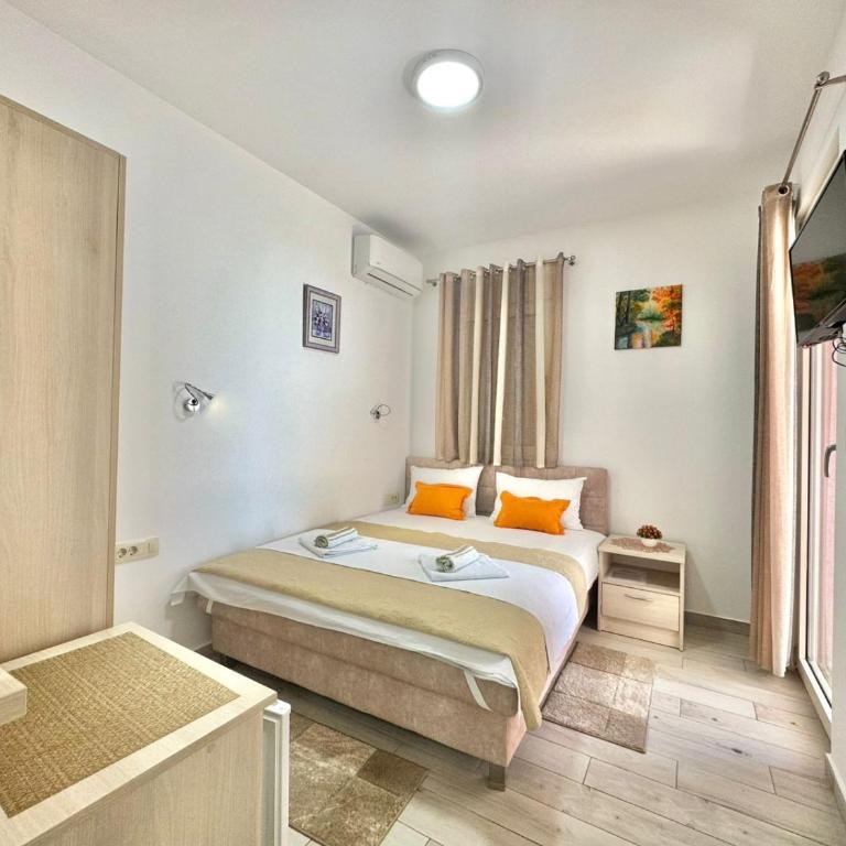 Villa Ines - Dvokrevetna Soba sa Bračnim Krevetom i Balkonom - 8