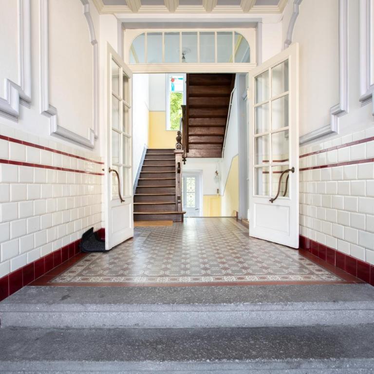 GANZALIESELE, Idéal Escapade à deux, Vue Vosges, Gare à 2 minutes à pied, Centre historique de Colmar, Appartement lumineux et calme, Arrivée autonome - Apartment - 8