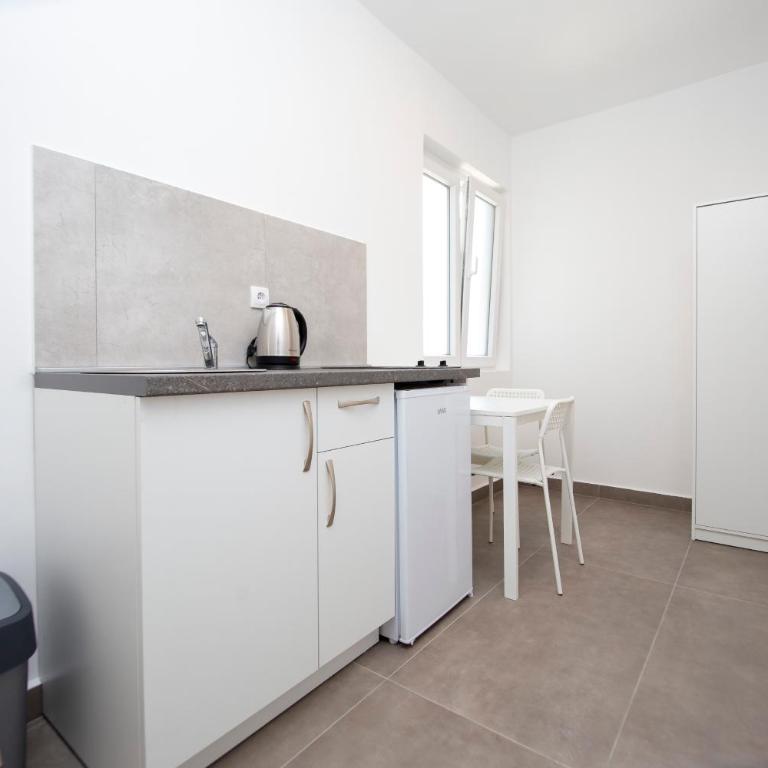 Apartments Mika - Studio Apartman s Balkonom - 5