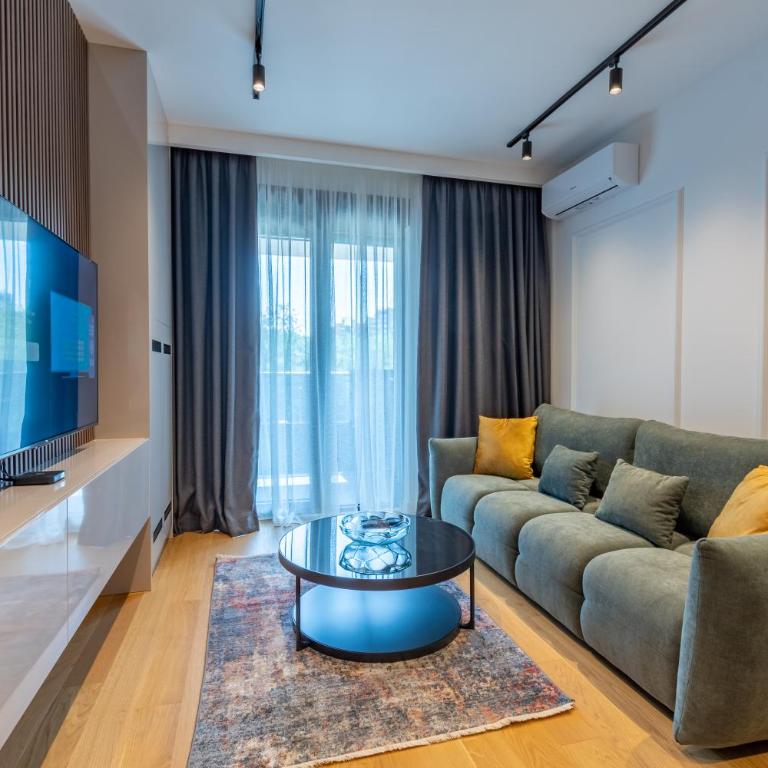 Park Vila Apartments - Deluxe One-Bedroom Apartment - 1