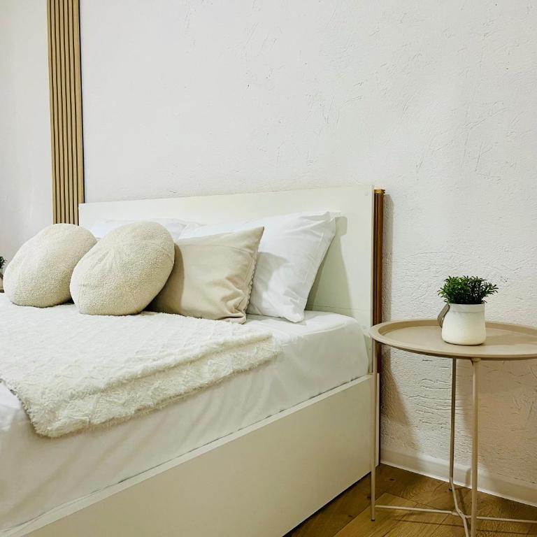 Zayed Residence - One-Bedroom Apartment - 7